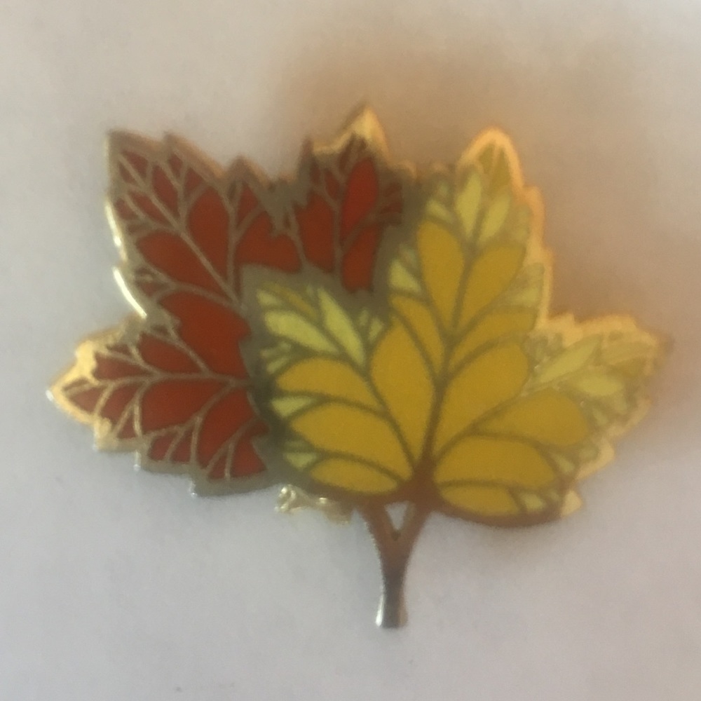 Hallmark maple leaf brooch pin